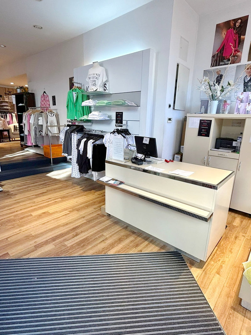 Komplette Ladeneinrichtung 80 m² DOB Bad Kissingen